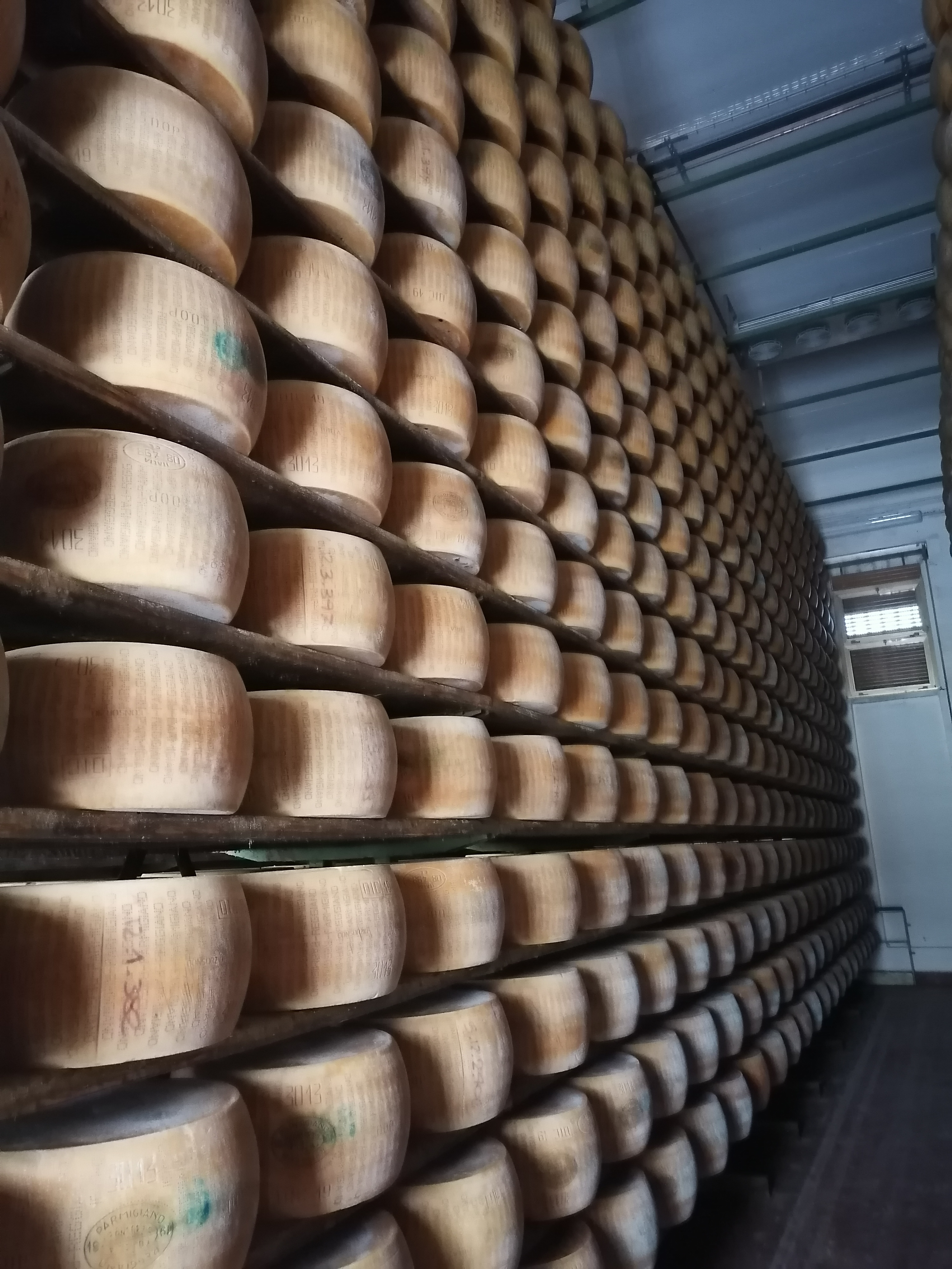 Image https://shopb2b.parmigianoreggiano.com/media/contentmanager/content/IMG_20210505_154524.jpeg